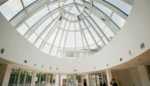 Skydome, toiture, lumière et désenfumage expliqués
